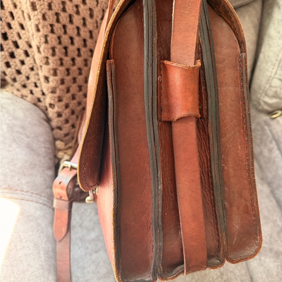 Classic Brown Leather Men's Bag - Picture 7 of 15